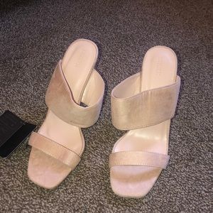 Open toe nude heel 🤍